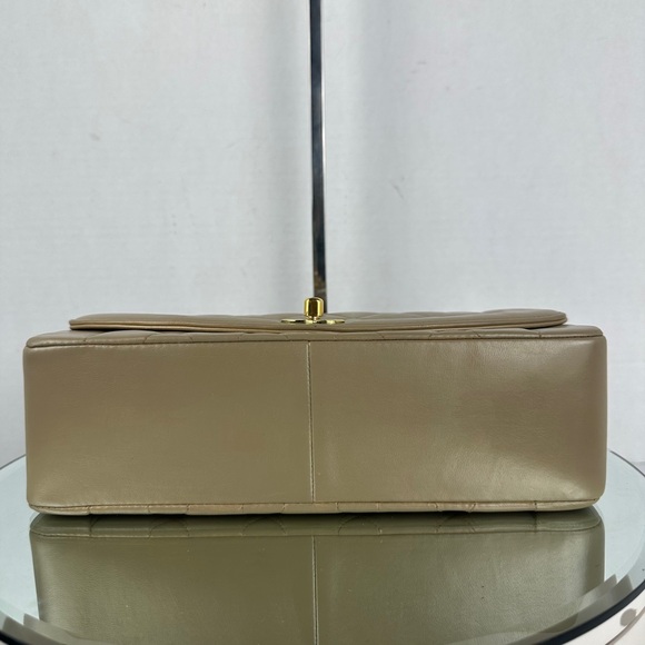 CHANEL DIANA FLAP BAG MEDIUM GHW - Picture 6 of 15